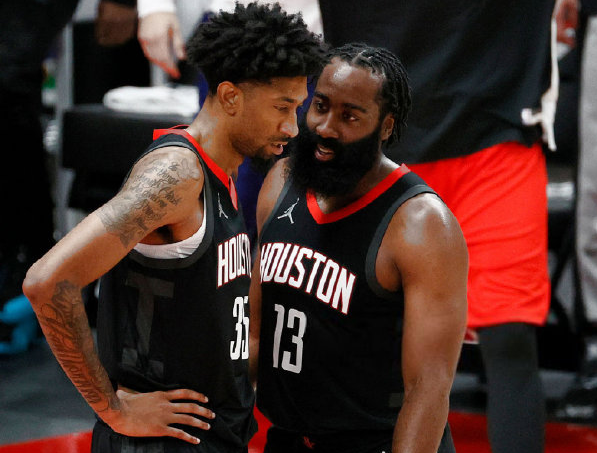  约基奇三双统治内线掘金豪取五连胜势不可挡