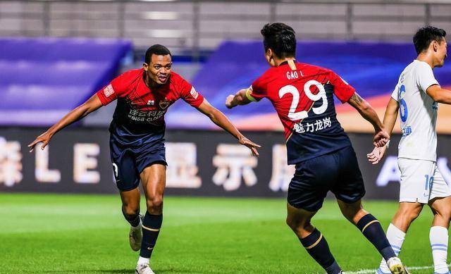 b体育- 诺丁汉森林门将神勇扑点，终结对手主场不败神话  